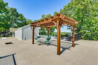 Group Friendly! Lake-View Margaritaville Retreat - Bed and Breakfast Osage Beach
