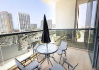 Spectacular Modern 2BR with Waterfront Living in Gateway Residences - B&B Ras Al Khaimah