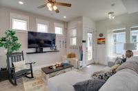 Walk to Beach & Pool Access! North Padre Retreat - Bed and Breakfast Corpus Christi