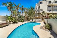 Coastal Convenience 2BR 50m To The Beach - Bed and Breakfast Perth