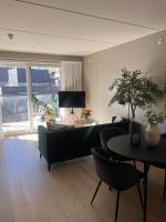 Bright, stylish apartment with a sunny balcony close to nature - Bed and Breakfast Oslo