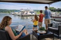 Driftwood Cozy Houseboat on the Water for 2 - B&B Savanna