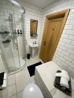 Modern 2 Bedroom City House - Free Parking - B&B Swansea