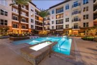 City View Skyline Downtown HTX-King Bed-Pool-Parking - B&B Houston
