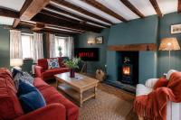 Cosy Cotswolds Cottage with Log Burner, Private Garden, Free Parking, WIFI, near Soho Farmhouse perfect for Families and Business Stays - Ferienwohnung Bloxham