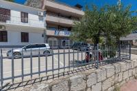 Apartments with parking space Omis - 25816 - B&B Omiš