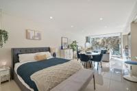 Stylish & Modern Beach Pad - Balcony AC BBQ Lift - B&B Sydney
