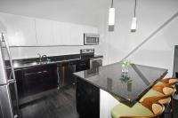 Stylish 2BR Escape - 10 minutes walk to RiverWalk - Bed and Breakfast Milwaukee
