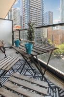 Entire 1BR - Walk to CF Toronto Eaton Centre Yonge Dundas Square Prime Downtown - Chambres d'hôtes Toronto