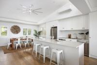 Breezy Beach Haven - Ocean Views & Roof Top Deck - B&B Sunshine Beach