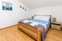 Apartman Dragon 1 pogled na more ,200 metara od plaže , besplatan parking i Wifi - Ferienwohnung Bijela