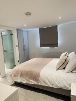 Sleeps 4, Close to Windsor Castle, Eton, Legoland & Ascot - B&B Windsor