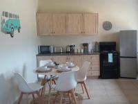 Barton Hoopoe Cottage near Hermanus with Wood Fired Hot Tub - B&B Botrivier