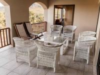 Luxury 5-Bedroom Villa with Private Pool Tennis Court - B&B Botrivier