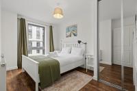 Modern 2-Bed Flat with Balcony near Canary Wharf - Ferienwohnung London