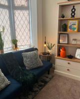 Charming 2 Bedroom Home in West Hull- Free Parking - Bed and Breakfast Kingston upon Hull