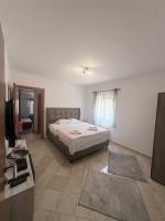 Lovely apartment Jovan 3,with a view of the bay and free Wi-Fi - Chambres d'hôtes Kotor