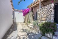 Bougainvillea Old Town Apartment /w Terrace - Happy Rentals - Chambres d'hôtes Mali Lošinj