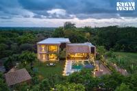 StayVista at La Rivieraa with Pool, Lawn - Chambres d'hôtes Alibag