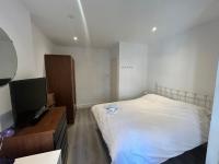 Peaceful EN SUITE Room in shared flat in the Heart of St John's Wood, next to Beatles - Chambres d'hôtes Londres