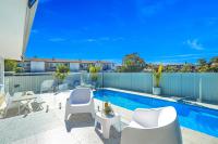 Scarborough Beach Retreat Pool, Fireplace & Walk - B&B Perth