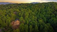 Little Woods Cabin Family Friendly with Games - Bed and Breakfast Sevierville