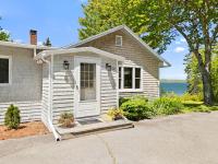 Charming home with stunning bay views, sunroom, gazebo, deck, & grill - B&B Trenton