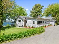 Charming home with stunning bay views, sunroom, gazebo, deck, & grill - B&B Trenton