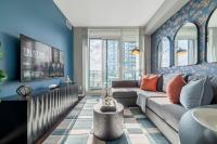 Chic Fort York Haven Lake Views & City Pulse - B&B Toronto