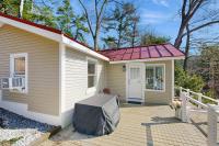 Charming cottage with a spacious deck overlooking the Megunticook River - B&B Camden