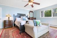 Charming home with stunning bay views, sunroom, gazebo, deck, & grill - B&B Trenton