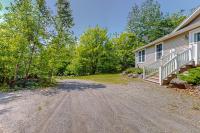 Inviting dog-friendly home with firepit & Ping-Pong - near Acadia National Park - B&B Ellsworth