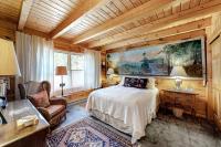 Waterfront Home on Moose River with Firepit, Porch, Pool Table, Great River View - B&B Rockwood