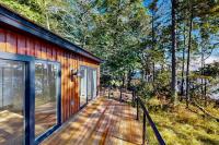 Modern Maine cottage with river views, deck, and a convenient washer/dryer - Bed and Breakfast Stockton Springs