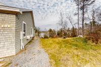 Water-view condo at Sheepscot Harbour Resort with deck, full kitchen, and WiFi - B&B Edgecomb