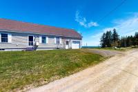 Tranquil getaway on the coast with beach access, ocean views, & screened porch - B&B Martinsville