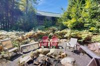 Dog-friendly lakefront home with deck, grill, WiFi, shared dock & water access - B&B Greenville