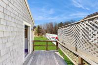 Charming, single-level getaway with a full kitchen, fast WiFi, & grassy yard - Ferienwohnung Boothbay