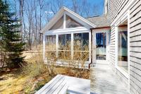 Oceanfront retreat with sunrise views, screened porch, & deck - B&B Blue Hill