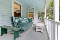 Century-old oceanfront home with wraparound porch - walk downtown, dogs OK - Ferienwohnung Boothbay Harbor