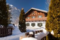 Forest Chalet, all famous ski areas around us, 15 min to city of salzburg, mountainview, panorama sauna, bath whirlpool, fire pit in garden up to 10 p - B&B Golling an der Salzach