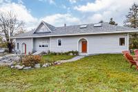 Spacious country home with water views - near beach & Acadia National Park - Ferienwohnung East Lamoine