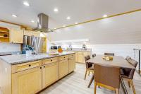 Dog-friendly apartment by Moosehead Lake with sprawling deck & firepit - Bed and Breakfast Rockwood