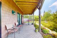 Secluded hilltop home with beautiful Cadillac Mountain view and multiple decks - Bed and Breakfast Bar Harbor