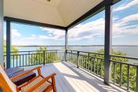 Delightful oceanfront home with amazing views, wrap-around deck & two fireplaces - B&B Wiscasset
