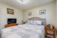 Coastal bungalow with large yard, beautiful kitchen, & great location - Chambres d'hôtes Boothbay Harbor