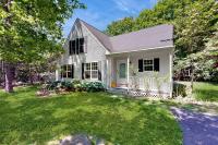 Peaceful home with forest views & great yard - minutes to town - B&B Wiscasset
