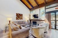 Spacious partial lake-view condo with beach access pool & hot tub - B&B South Lake Tahoe