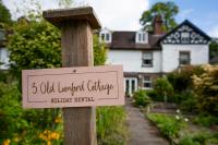 Old Lumford Cottage, Bakewell - Picturesque Riverside Property - B&B Bakewell