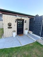 Haus Grünhof Holiday Home with Garden & Conservatory - B&B Geesthacht